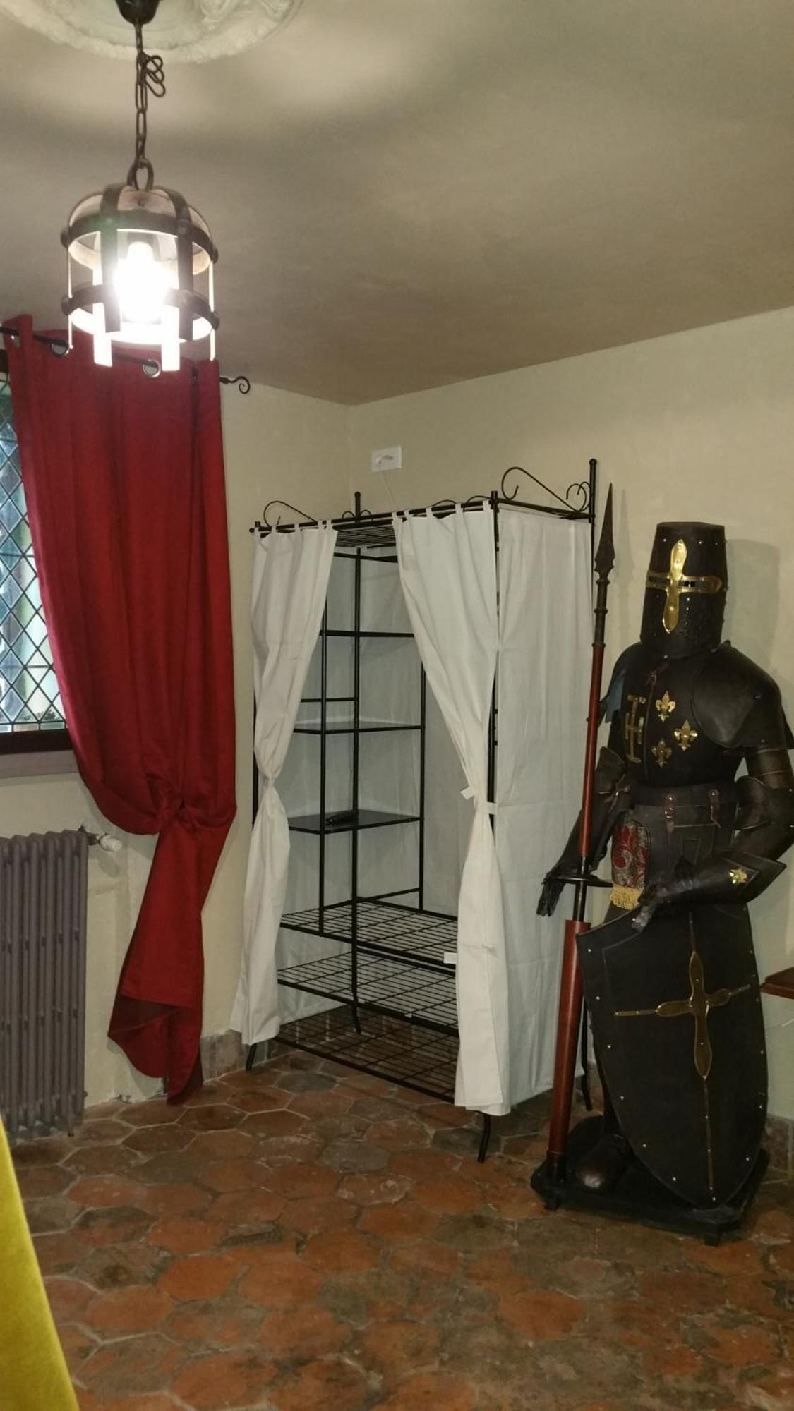 Saint-Rémy-de-Chargnat Chateau Des Aiguilles الغرفة الصورة