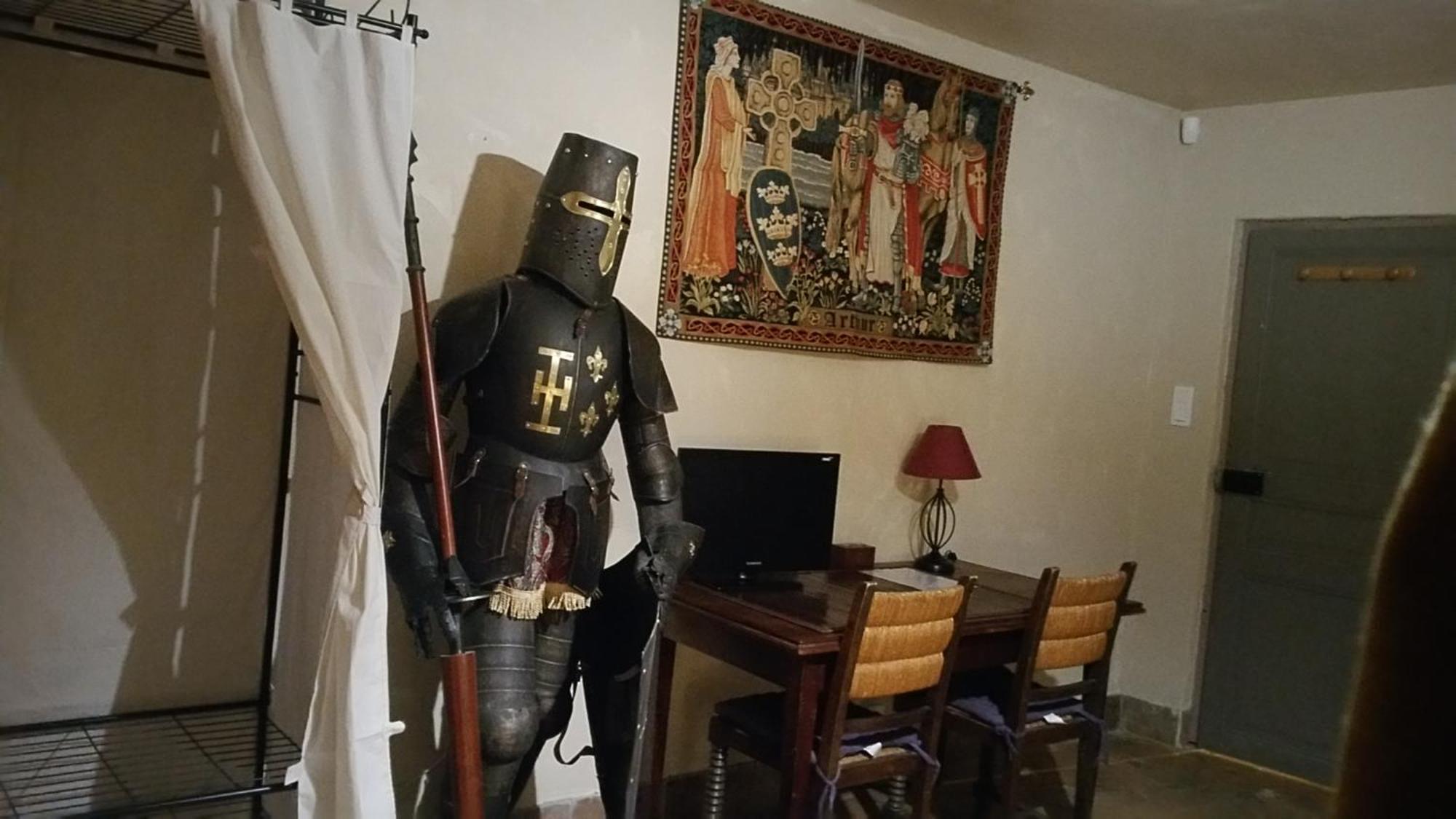 Saint-Rémy-de-Chargnat Chateau Des Aiguilles الغرفة الصورة