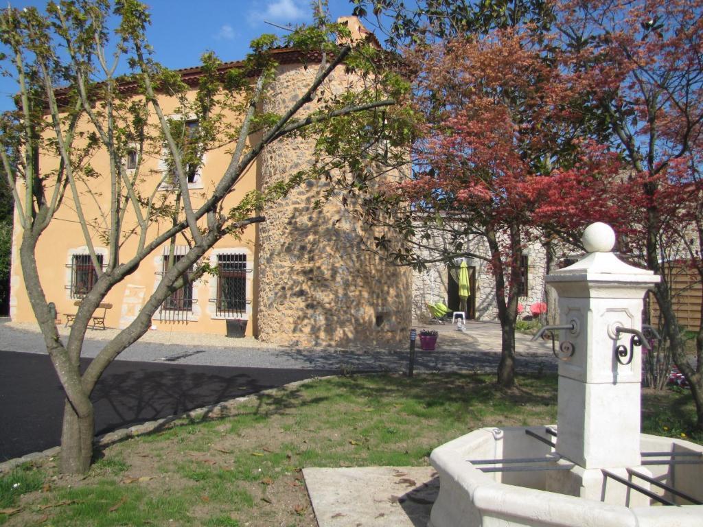 Saint-Rémy-de-Chargnat Chateau Des Aiguilles المظهر الخارجي الصورة