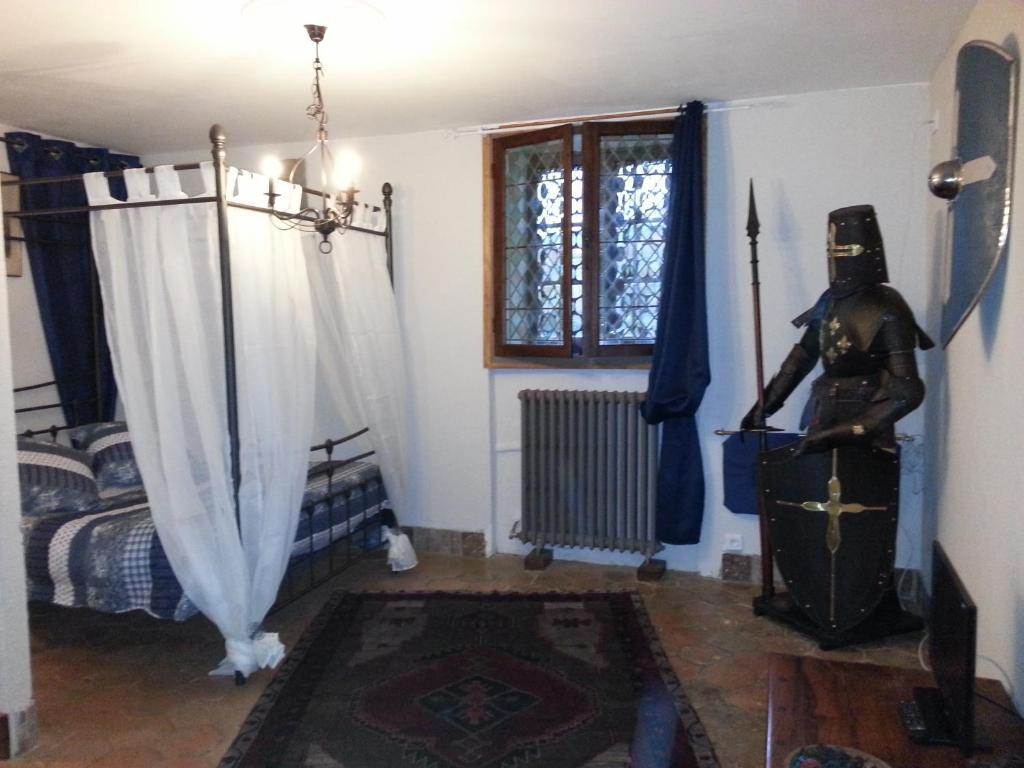 Saint-Rémy-de-Chargnat Chateau Des Aiguilles الغرفة الصورة