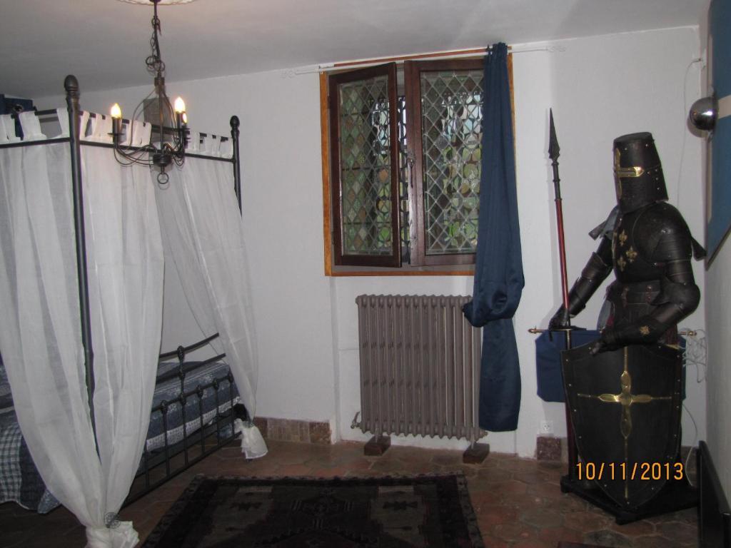 Saint-Rémy-de-Chargnat Chateau Des Aiguilles الغرفة الصورة